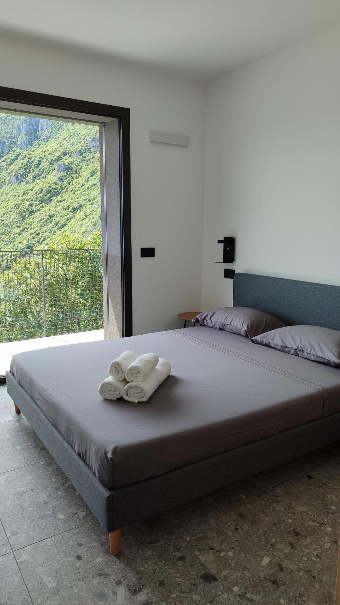 La Casa Di Cesare Hotel Rogno Екстериор снимка